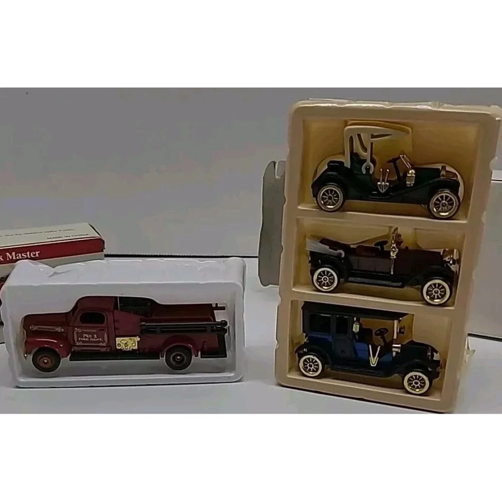 Small model cars fire engine Readers Digest‎